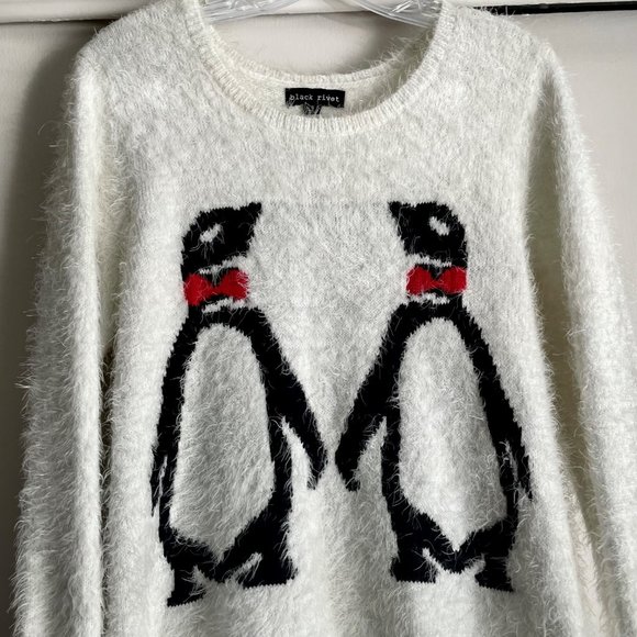 Black Rivet Christmas Holiday Bow Tie Penquin Pals Eyelash Sweater White/Black S - Picture 4 of 9
